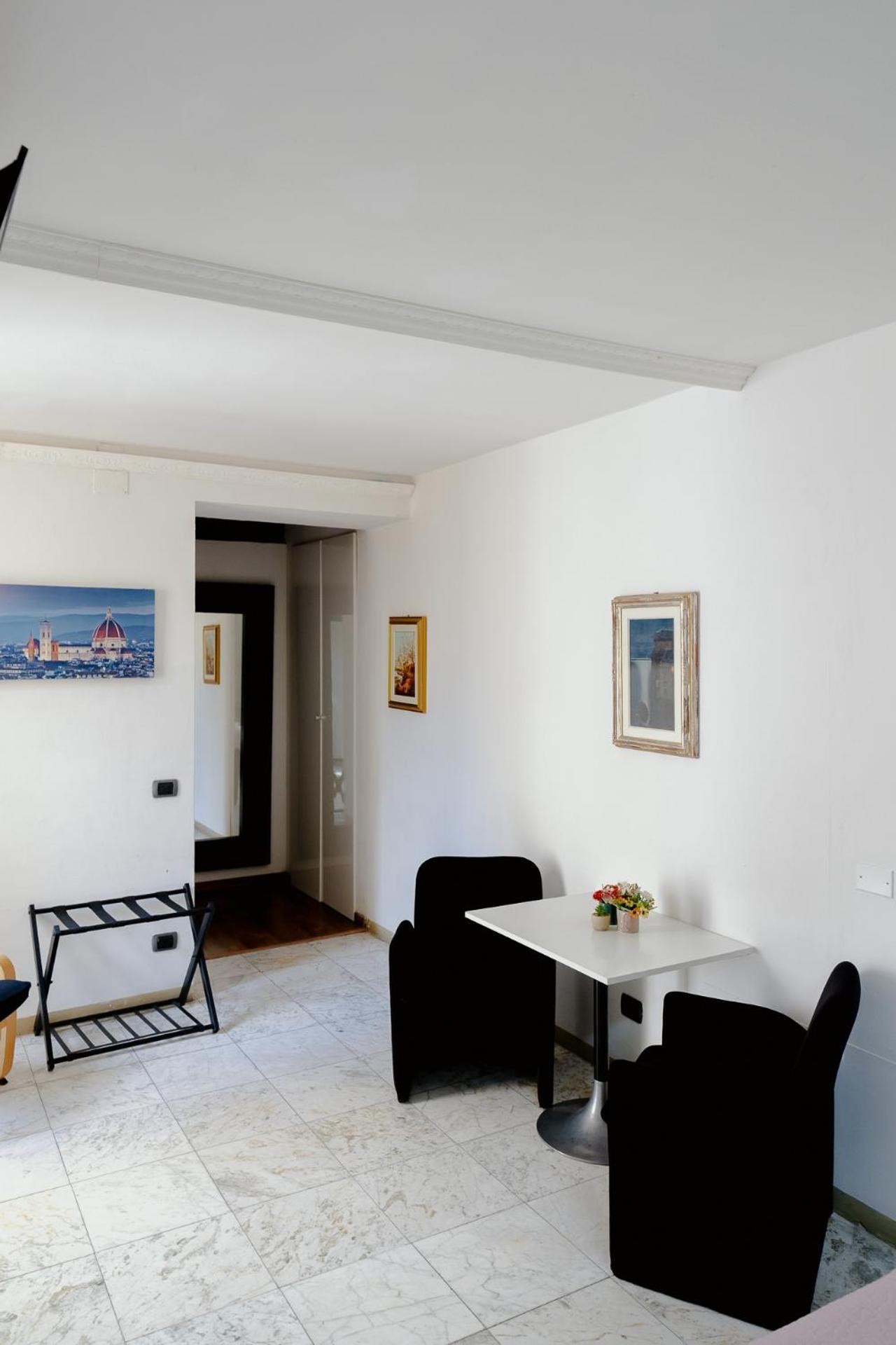 11 Duomo - Monolocale Caratteristico Apartman Firenze Kültér fotó